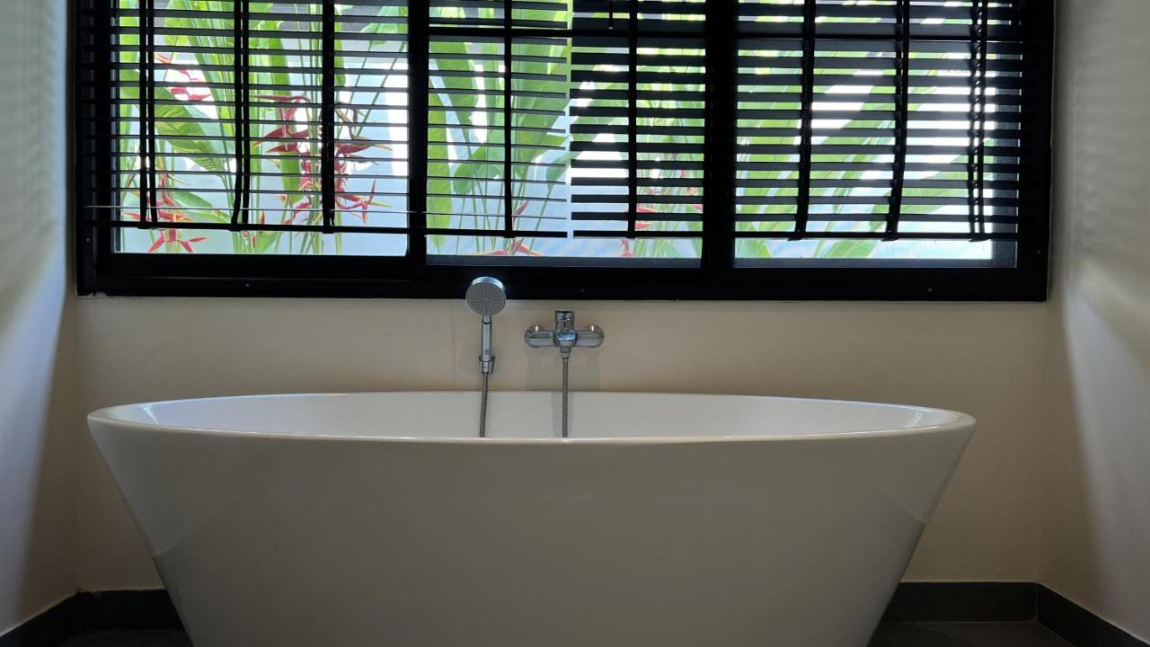 Plunge Tropic Villas 2 Naiharn Rawai Esterno foto